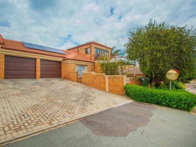 Townhouse for sale in Nooitgedacht, Gauteng