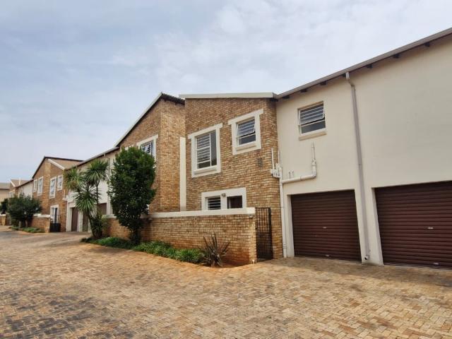 Townhouse for rent in Roodepoort, City of Johannesburg Metropolitan Municipality