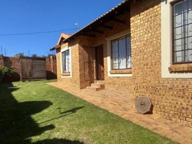 Townhouse for rent in Westonaria, Gauteng