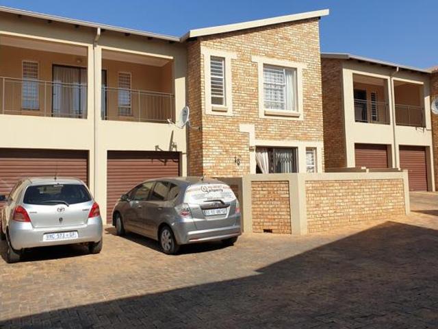 Townhouse for rent in Westonaria, Gauteng