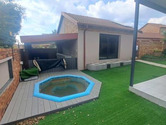 Townhouse for rent in Westonaria, Gauteng