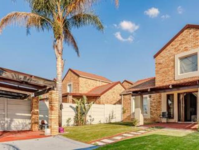 Townhouse for sale in West Rand Garden estates, Westonaria Local Municipality