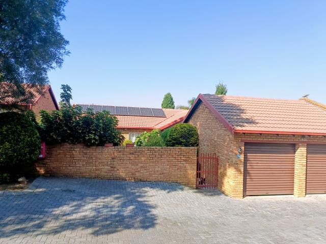 Townhouse for sale in Nooitgedacht, Gauteng