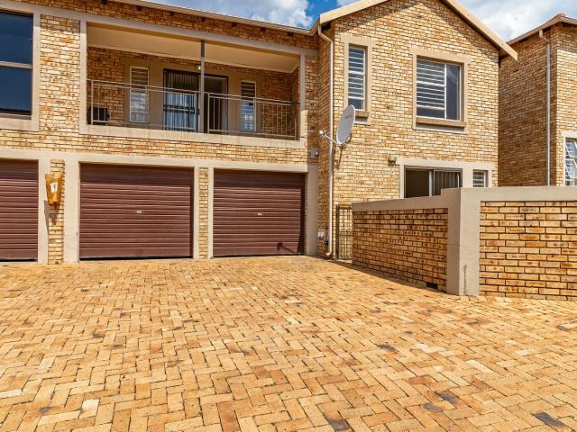 Townhouse for sale in Roodepoort, City of Johannesburg Metropolitan Municipality