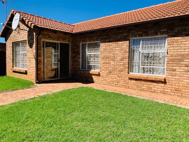 Townhouse for rent in Roodepoort, City of Johannesburg Metropolitan Municipality