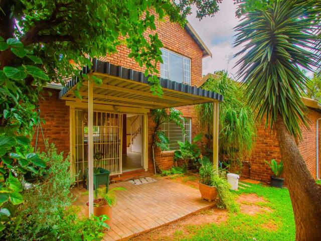 Townhouse for sale in Nooitgedacht, Gauteng