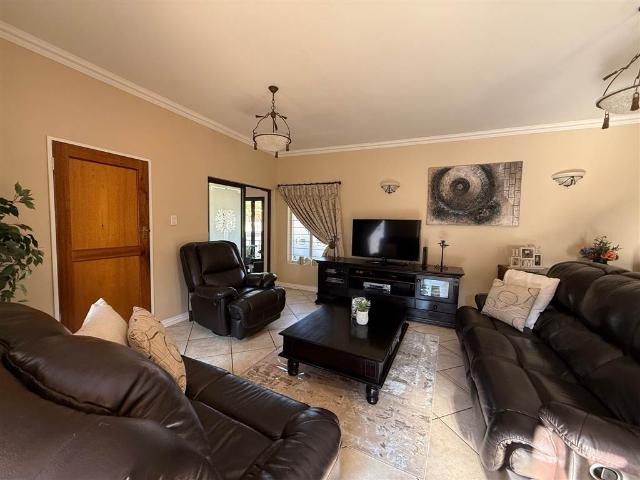 Townhouse for sale in Dr Kenneth Kaunda, North West
