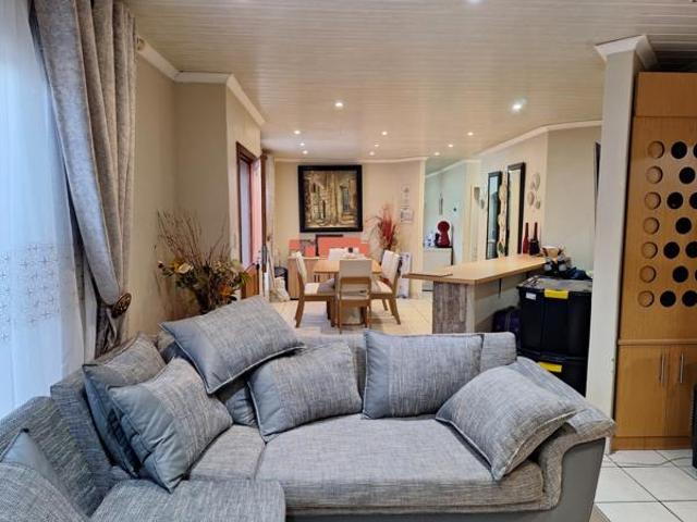 Townhouse for sale in Dr Kenneth Kaunda, North West