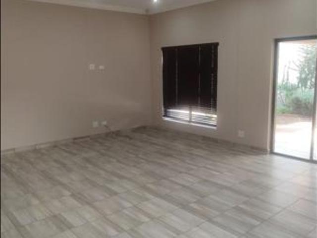 Townhouse for rent in Klerksdorp, Matlosana Local Municipality