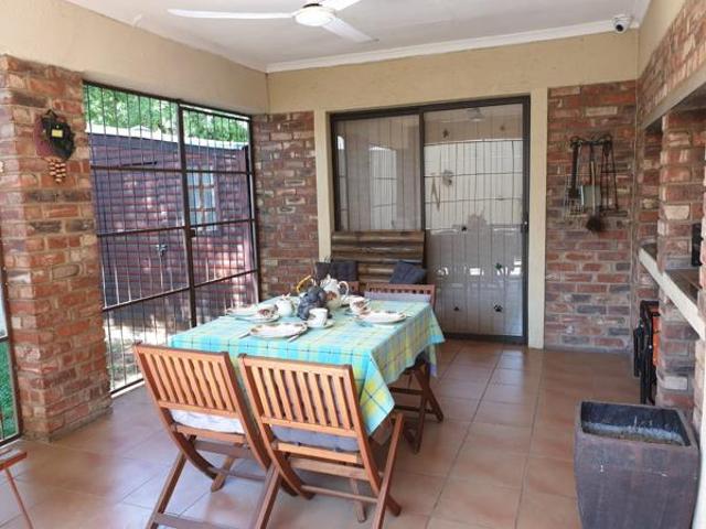 Townhouse for sale in Dr Kenneth Kaunda, North West