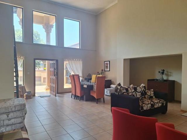 Townhouse for sale in Dr Kenneth Kaunda, North West