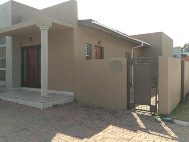 Townhouse for sale in Dr Kenneth Kaunda, North West