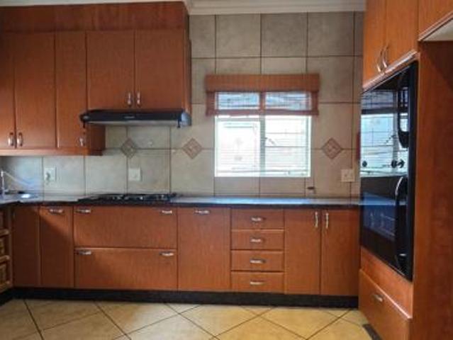Townhouse for sale in Dr Kenneth Kaunda, North West