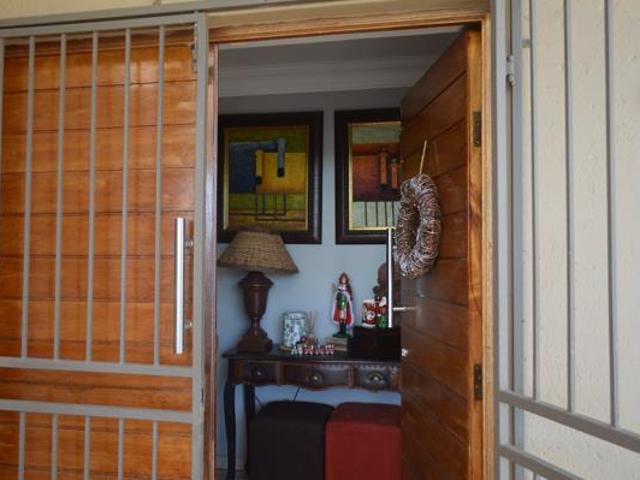 Townhouse for sale in Dr Kenneth Kaunda, North West