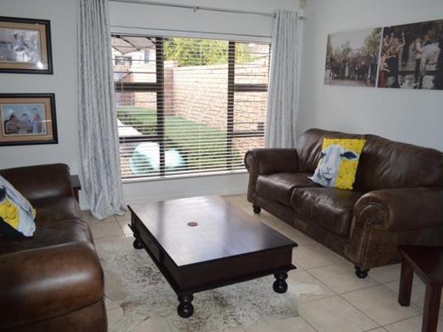 Townhouse for sale in Dr Kenneth Kaunda, North West
