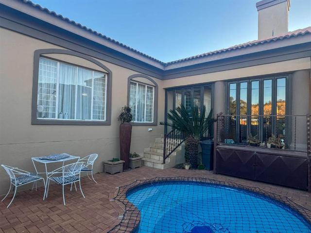 Townhouse for sale in Dr Kenneth Kaunda, North West