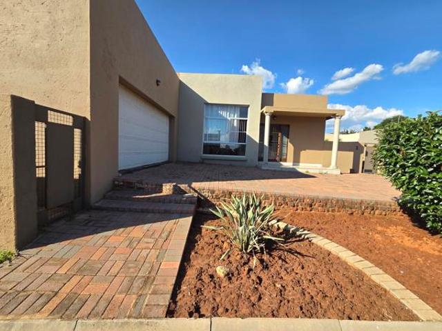 Townhouse for sale in Dr Kenneth Kaunda, North West
