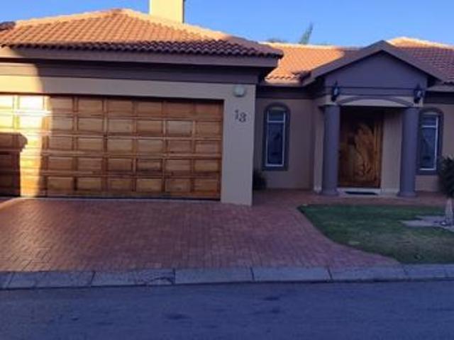 Townhouse for sale in Dr Kenneth Kaunda, North West