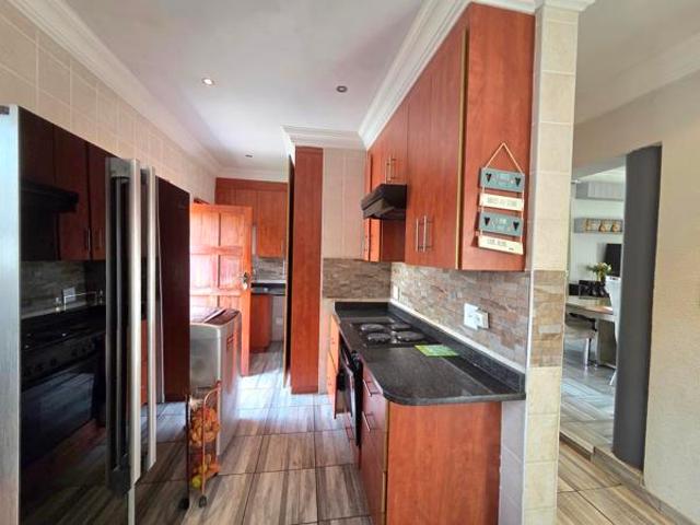 Townhouse for sale in Dr Kenneth Kaunda, North West