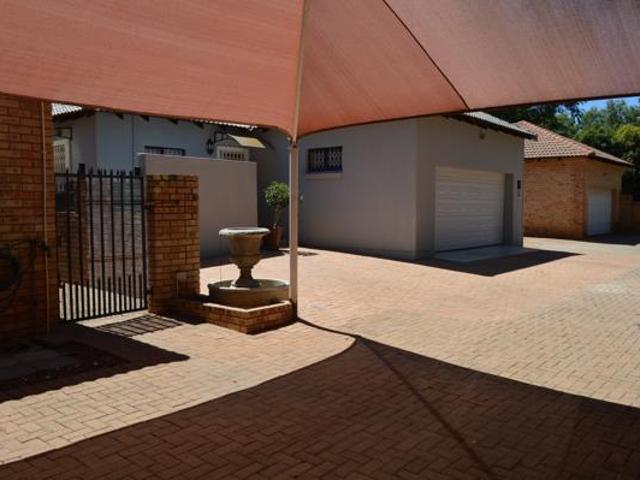 Townhouse for sale in Dr Kenneth Kaunda, North West