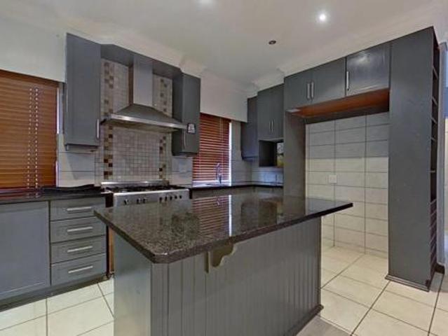 Townhouse for sale in Dr Kenneth Kaunda, North West