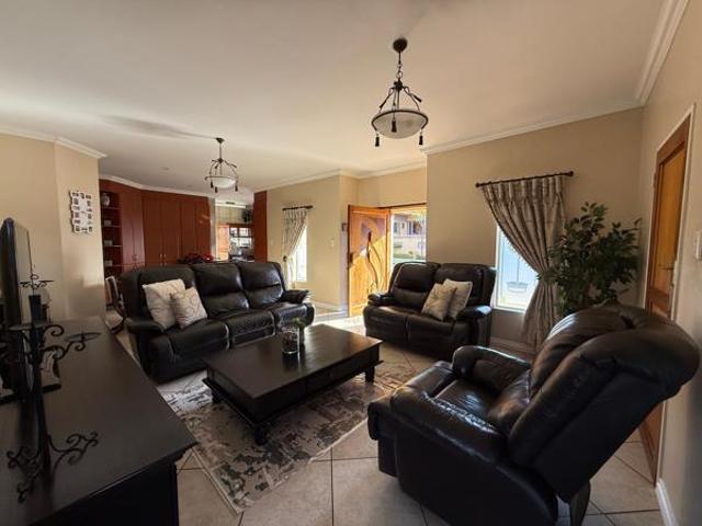 Townhouse for sale in Dr Kenneth Kaunda, North West