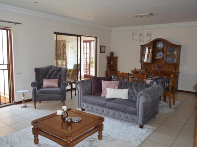Townhouse for sale in Dr Kenneth Kaunda, North West