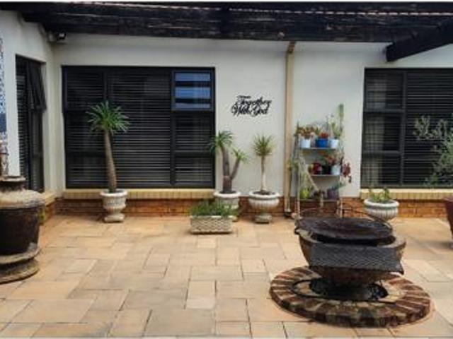 Townhouse for sale in Dr Kenneth Kaunda, North West