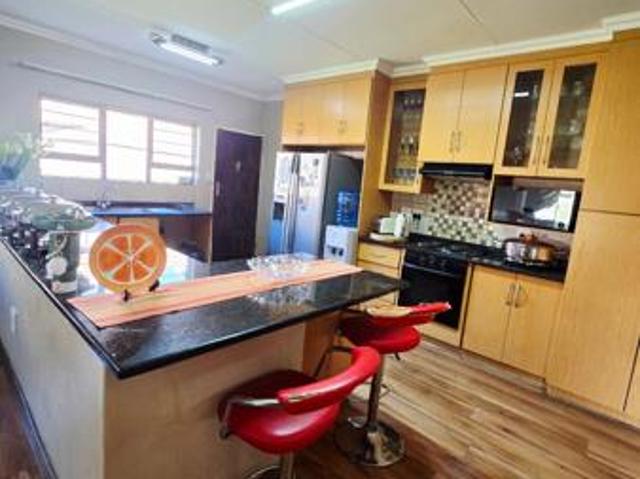 Townhouse for sale in Klerksdorp, Matlosana Local Municipality