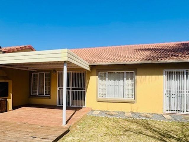 Townhouse for sale in Waterkloof, Gauteng