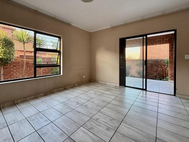Townhouse for rent in Waterkloof, Gauteng