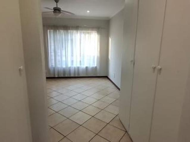 Townhouse for rent in Waterkloof, Gauteng