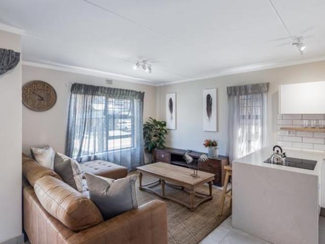 Townhouse for rent in Waterkloof, Gauteng