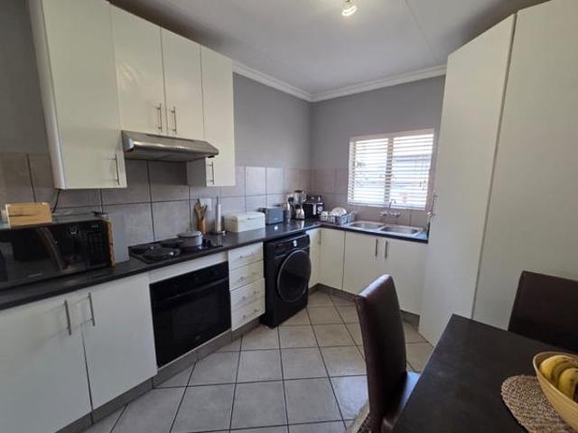 Townhouse for rent in Waterkloof, Gauteng