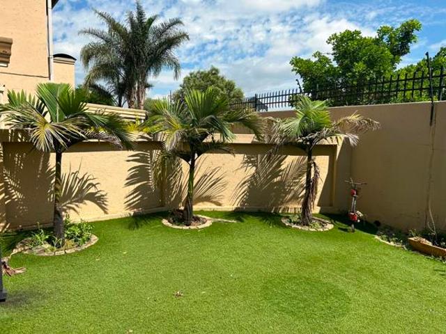 Townhouse for rent in Waterkloof, Gauteng