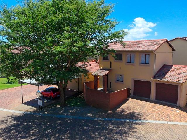 Townhouse for sale in Nooitgedacht, Gauteng
