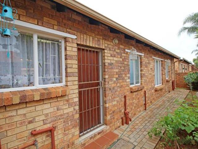 Townhouse for sale in West Rand Garden estates, Westonaria Local Municipality
