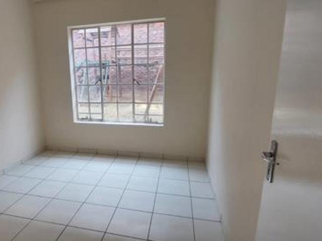 Townhouse for rent in Vosloorus, Gauteng