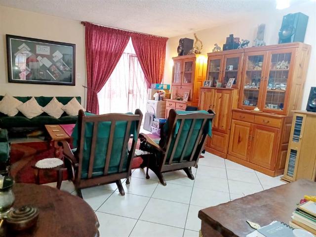 Townhouse for sale in Vosloorus, Gauteng