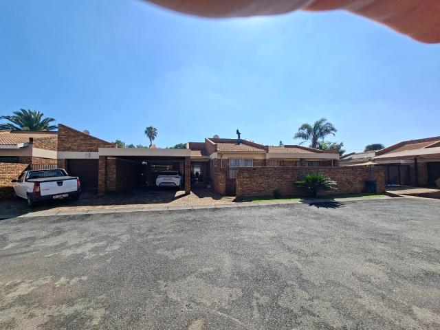 Townhouse for rent in Boksburg, City of Ekurhuleni Metropolitan Municipality