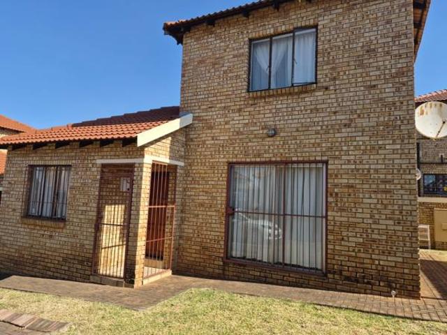 Townhouse for rent in Westonaria, Gauteng