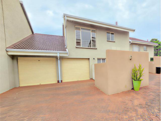 Townhouse for sale in Waterkloof, Gauteng