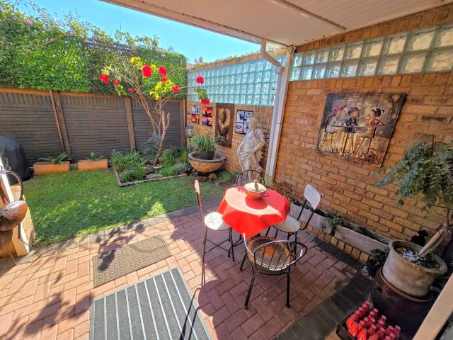 Townhouse for sale in Waterkloof, Gauteng