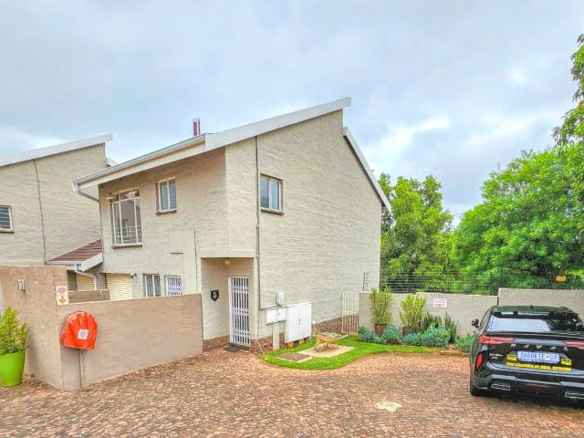 Townhouse for sale in Waterkloof, Gauteng