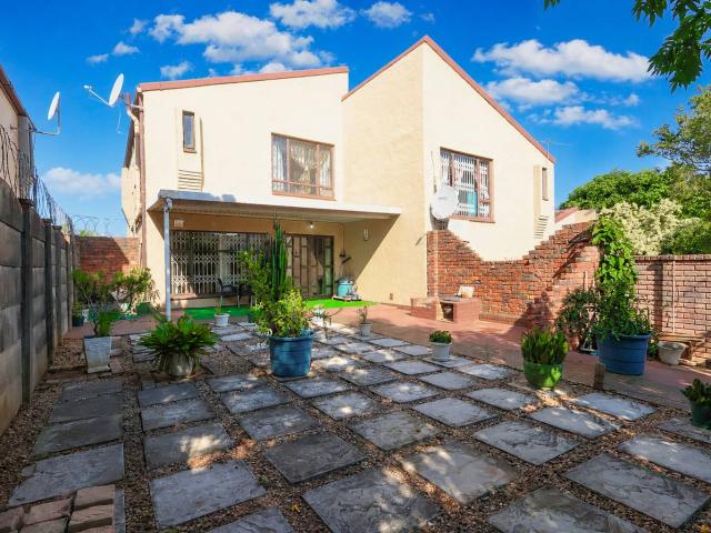 Townhouse for sale in Seaview, Kwazulu-natal