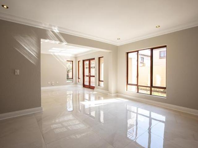 Townhouse for rent in Waterkloof, Gauteng