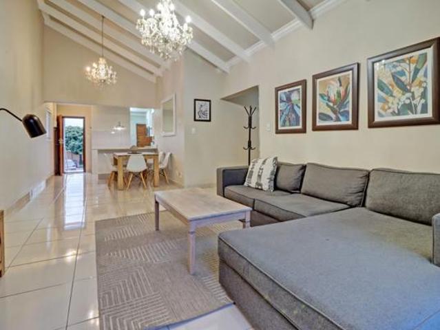 Townhouse for rent in Waterkloof, Gauteng