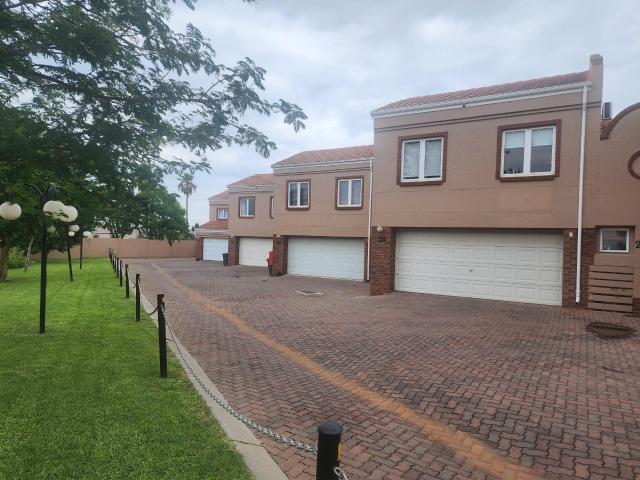 Townhouse for sale in Waterkloof, Gauteng