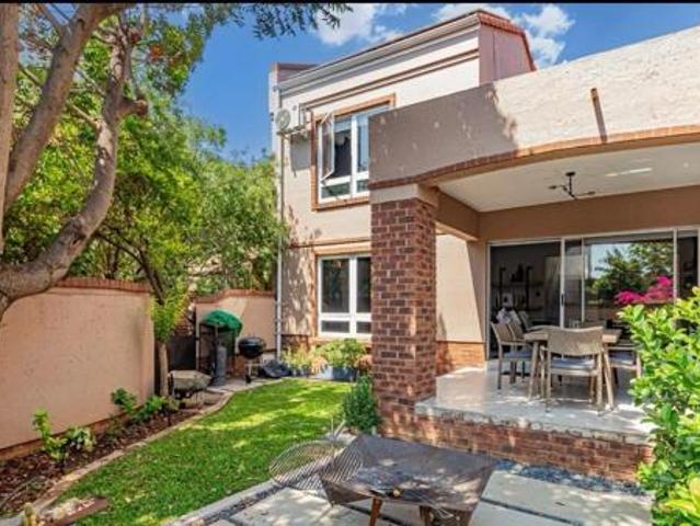 Townhouse for rent in Waterkloof, Gauteng