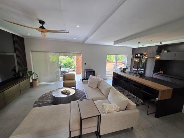 Townhouse for rent in Waterkloof, Gauteng